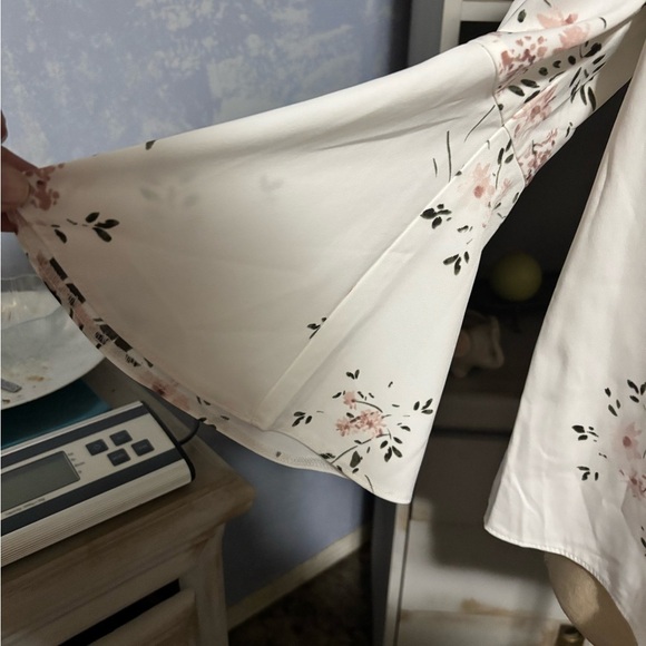 🛍Bundle sale🛍Dynamite White Floral Off-Shoulder Blouse small - Picture 4 of 8